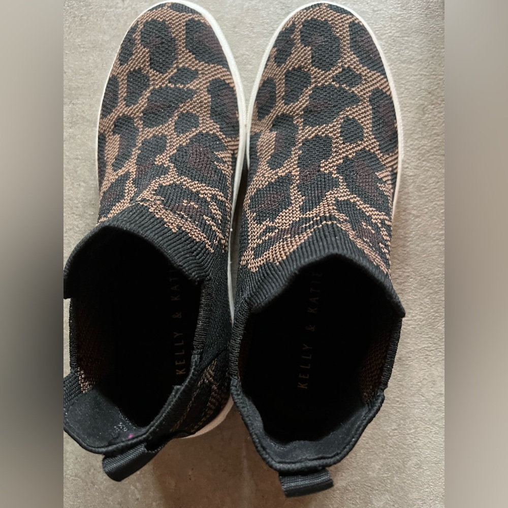 Ankle bootie size 6